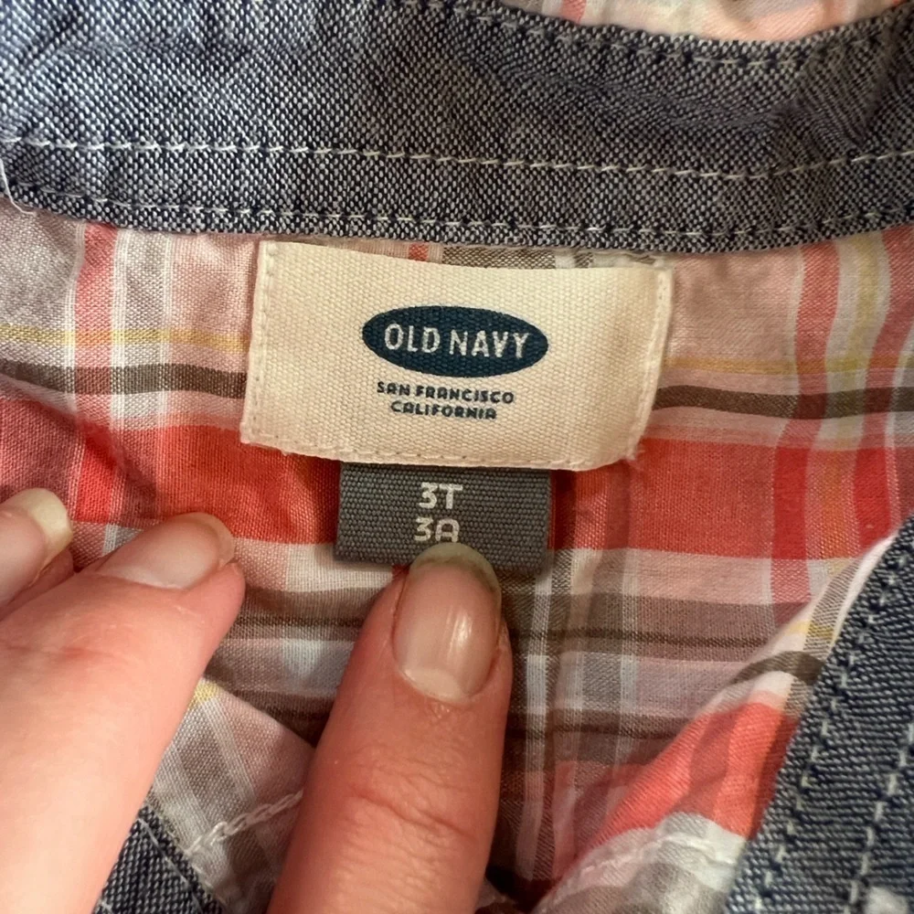 Old Navy Gray and Pink Button Down Shirt